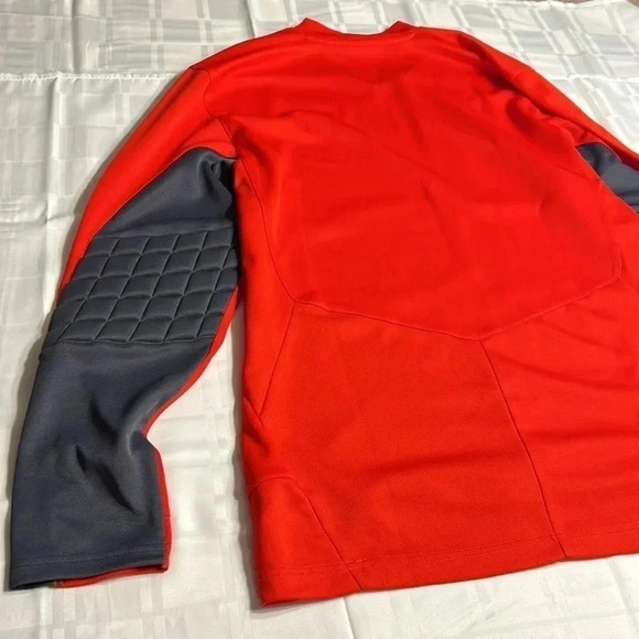 PUMA Med Men long sleeve red jersey with padded elbows for soccer - Picture 10 of 16